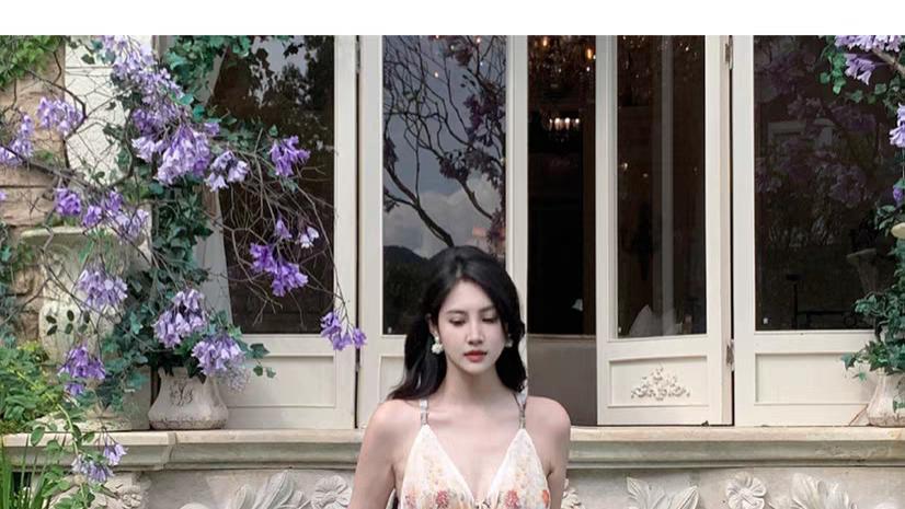 界相【落蕊】法式浪漫v领吊带连衣裙2025夏季原创定位花大摆长裙