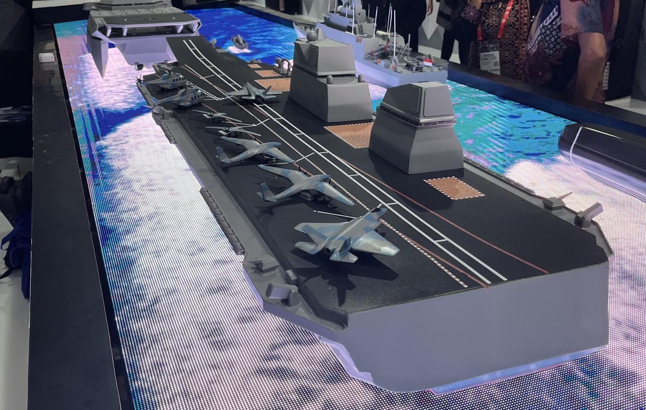 2025印尼防务展展出的未来航母和火力支援舰。舰载机貌似采用F-35和土耳其的无