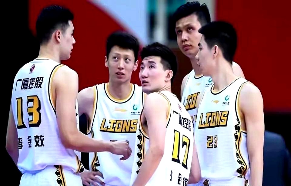 广厦114-103战胜北京，总决赛2-1领先。这场球，数据真有意思。

布朗