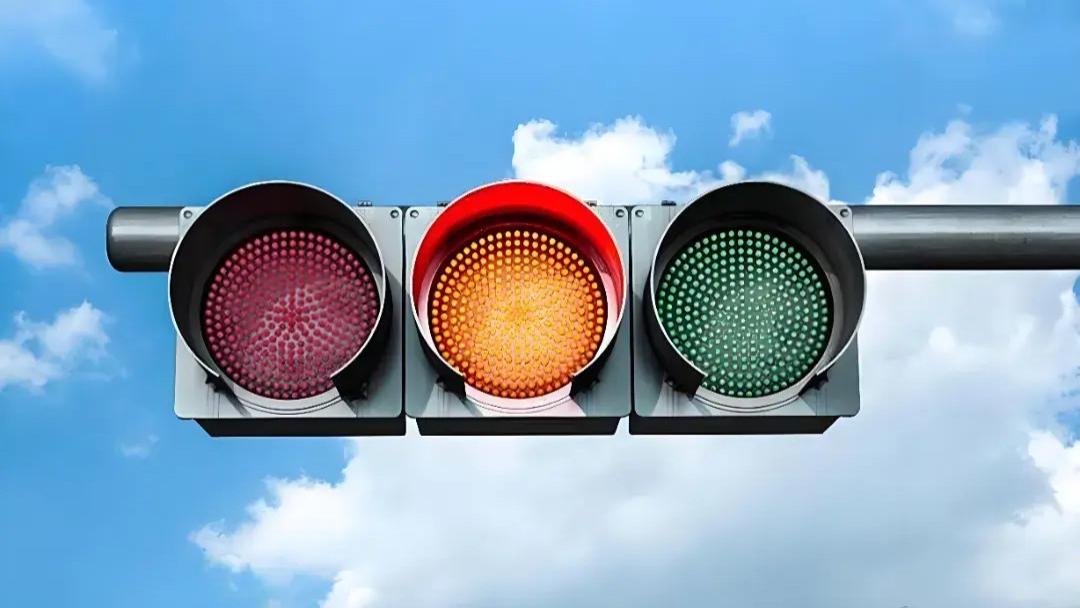 南天实录第176期：十字路口成“是非之地” 红绿灯状态化解纠纷
