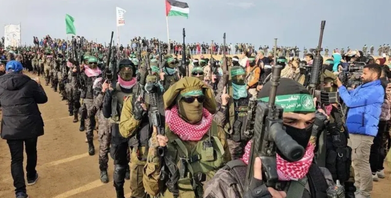 以色列第 12 频道记者在柏林采访了最近逃离加沙地带的巴勒斯坦人，一位名为哈姆扎