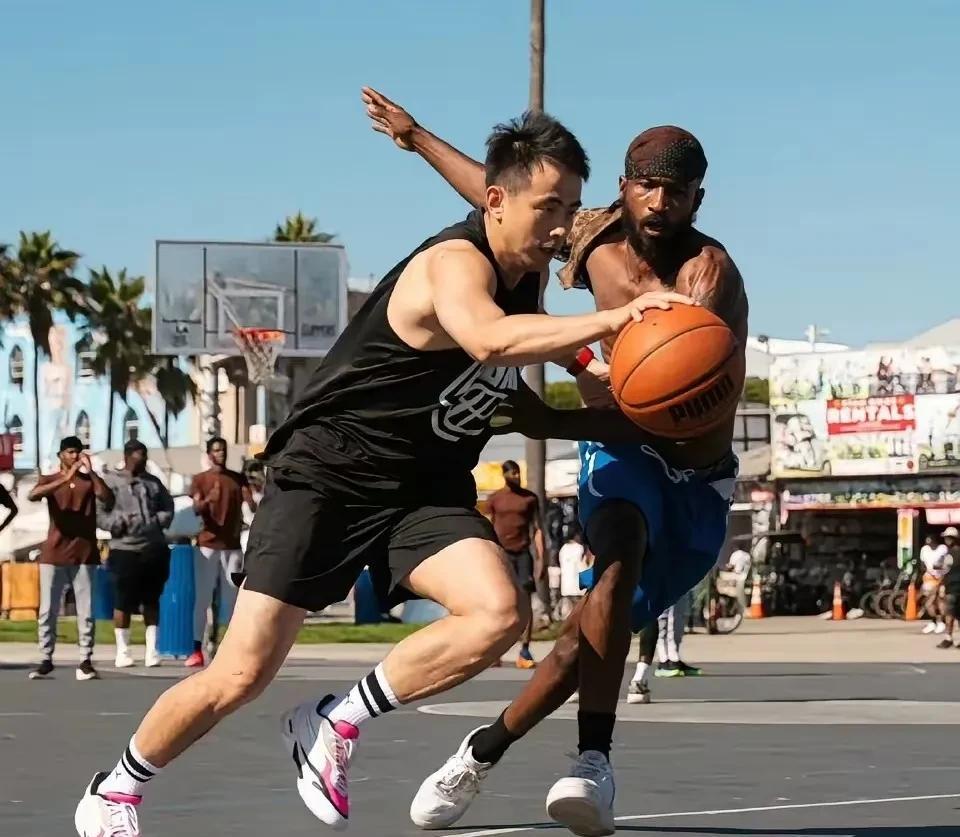 不光赵继伟征服美国球迷，还有我们CBA替补也还征服美国NBA呢？在网上看到赵继伟