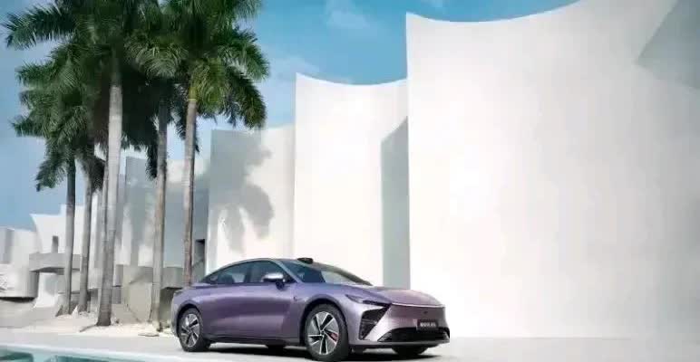 信不信由你。听多年老师傅说，现在买车：
50％的人﹣﹣买油混车
30％的人﹣