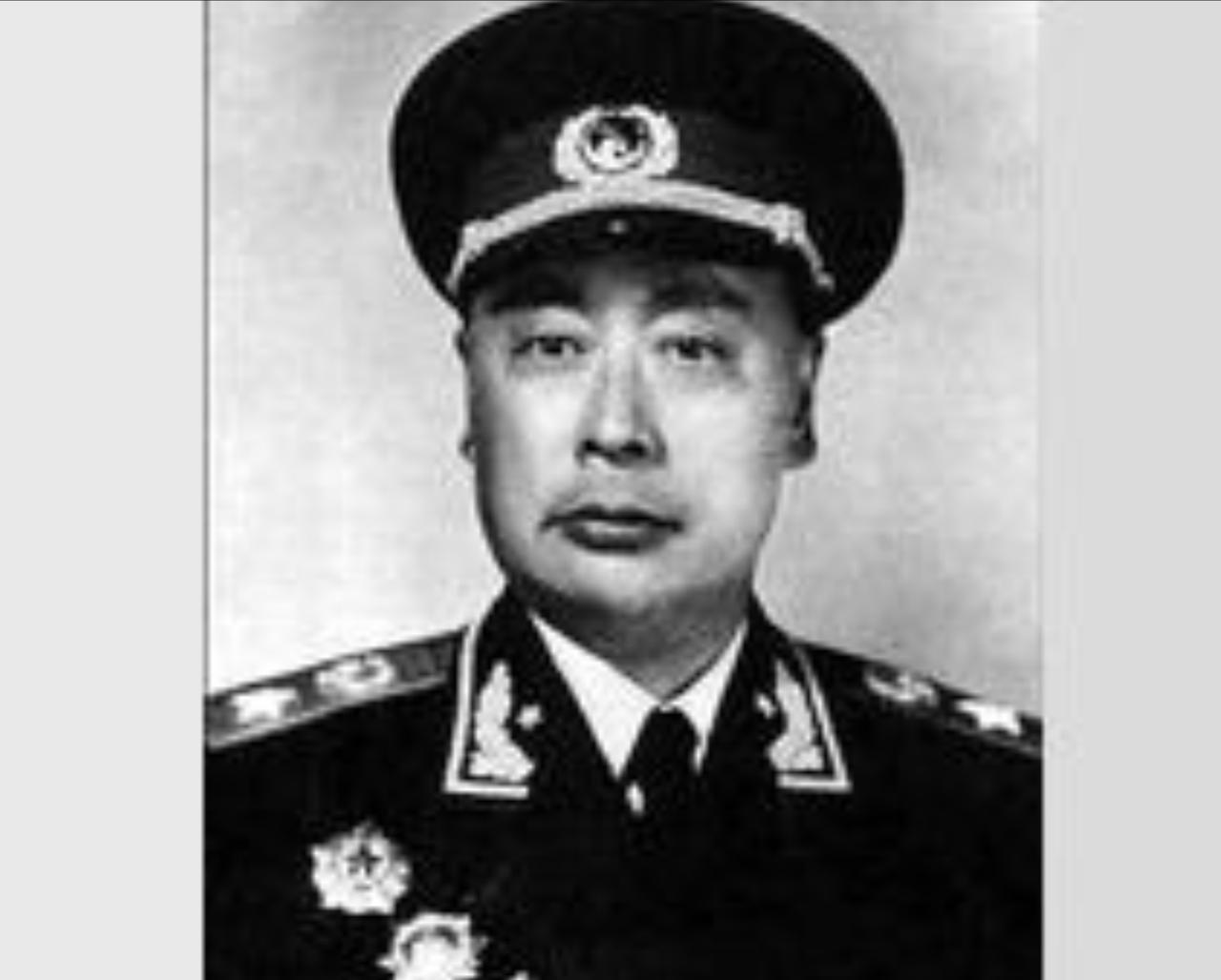 1937年，陈毅被叛徒诱骗下山，途中他觉得口渴，于是拐到一农户家里喝水，却因为农