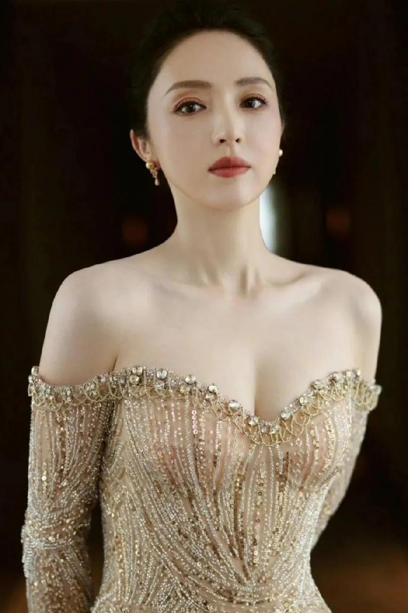 童年女神董璇官宣好消息！
再婚老公居然是庆余年2的他
张维伊小董璇8岁，代表角色