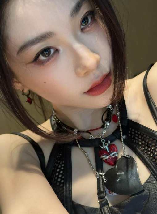 喻言的两套妆造，是不是超可以的，nice！