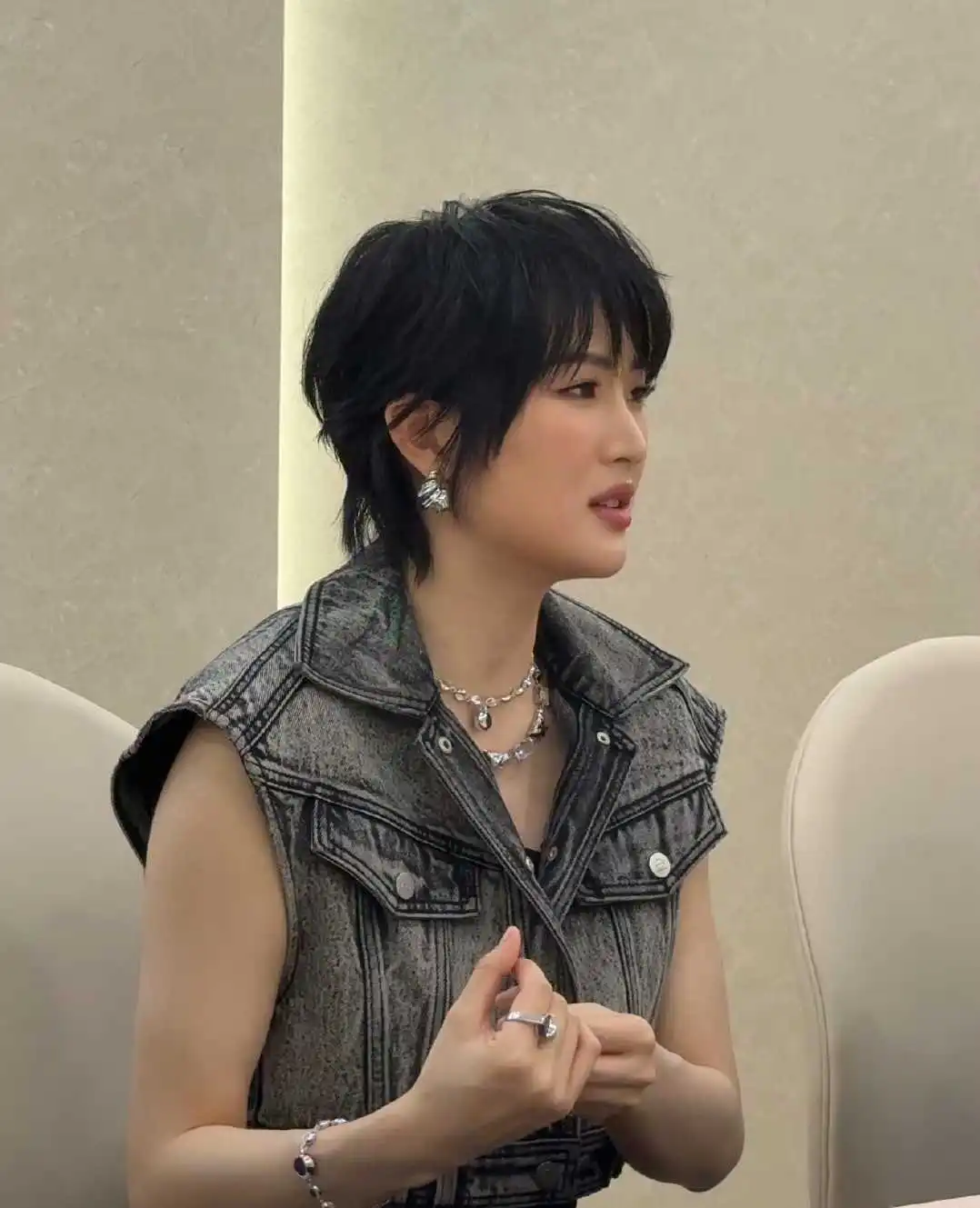 她为什么执着于混进娱乐圈？