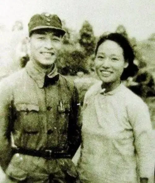 1945年，彭雪枫的妻子林颖，生孩子时收到丈夫的祝福电报。没想到就在林颖满月后，