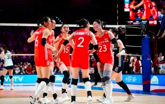 中国女排在2025年世界女排联赛香港站以3-1战胜日本女排，取得三连胜。这一胜利