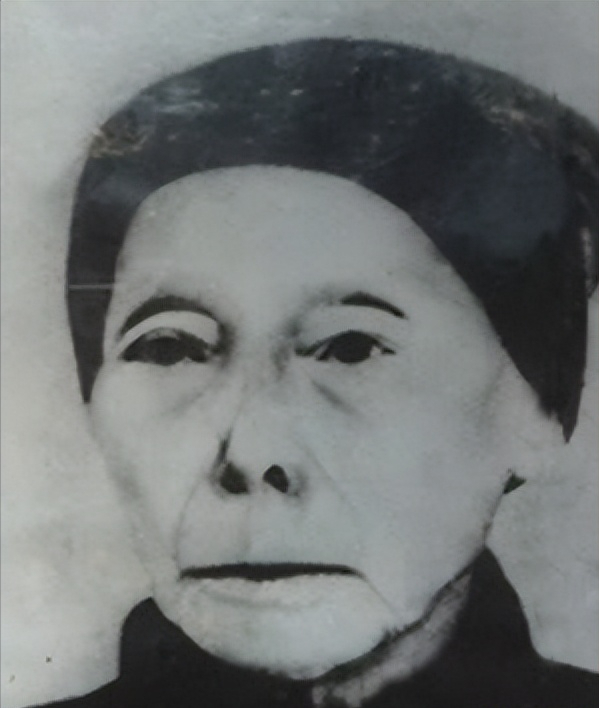 1933年，毛主席躲进了一农妇家，可谁曾想，敌人搜查时，农妇却直接说：“你们要找