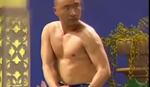 终于理解

大家为什么那么喜欢陈佩斯了

因为他是第一个在那个保守的年代