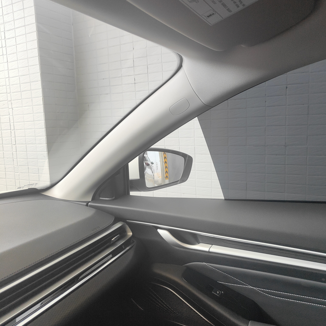 聊聊最近车的情况
1.贴膜:
今天去贴膜了，小姐姐态度很好，做实验推销之余还聊了