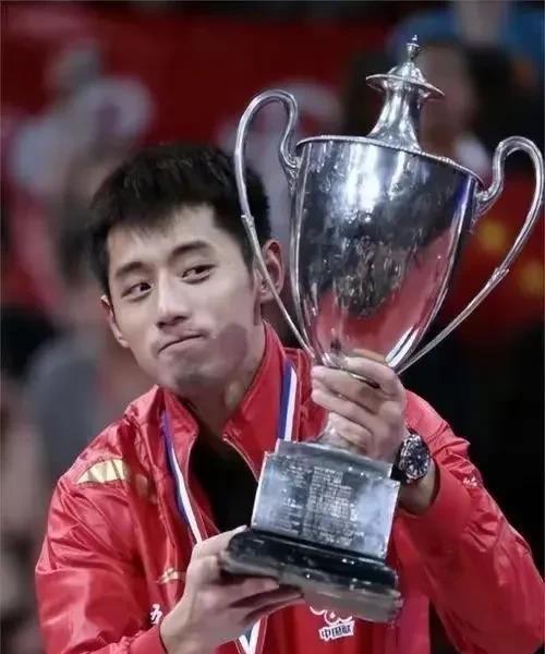 刘国梁分人，对张继科樊振东，都是用他们扫雷。又想马儿跑又不给吃草。但是对他钦定的