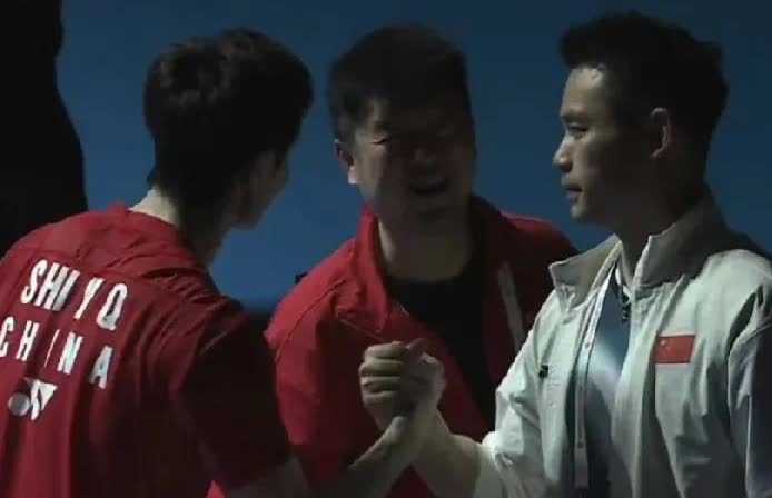 石宇奇，气到不行！

原来让人没想到的是，在日本羽毛球公开赛男单比赛，石宇奇