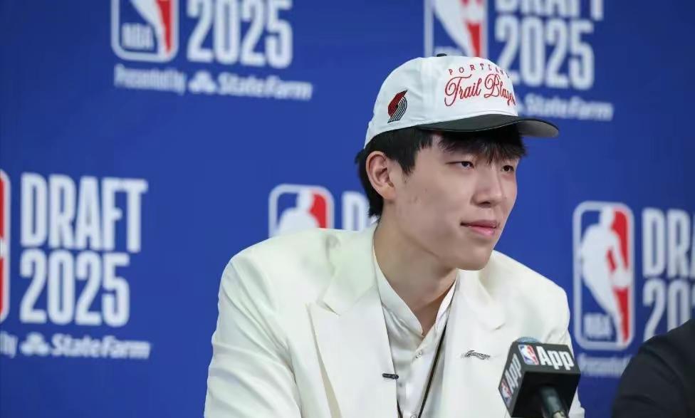 杨翰森第16顺位被开拓者选中
这只是开始
接下来杨翰森还要继续开拓自己
成为一名