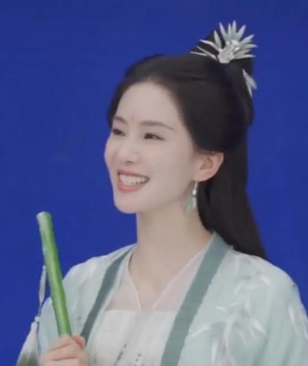 东方淮竹的审美低谷是王权弘业的面具，王权弘业的审美高点是东方淮竹，这么美的淮竹小
