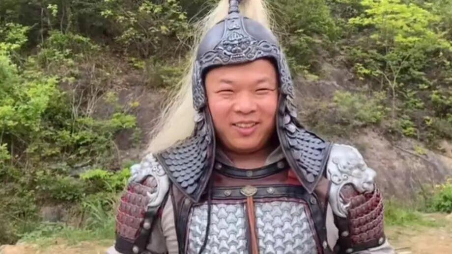 做演员白日梦还是当保安踏实生活？我，梦碎横店后选择了后者