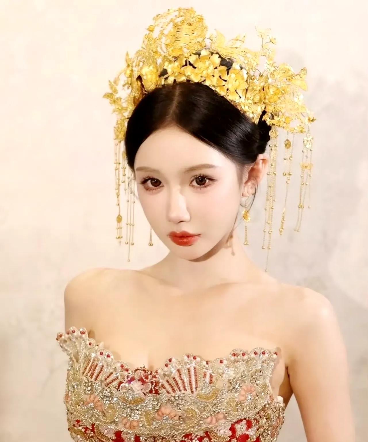 小婉直播自曝整容：坦言“小换头”级蜕变，称在脸上花了大成本
直播间里，薛小婉直面