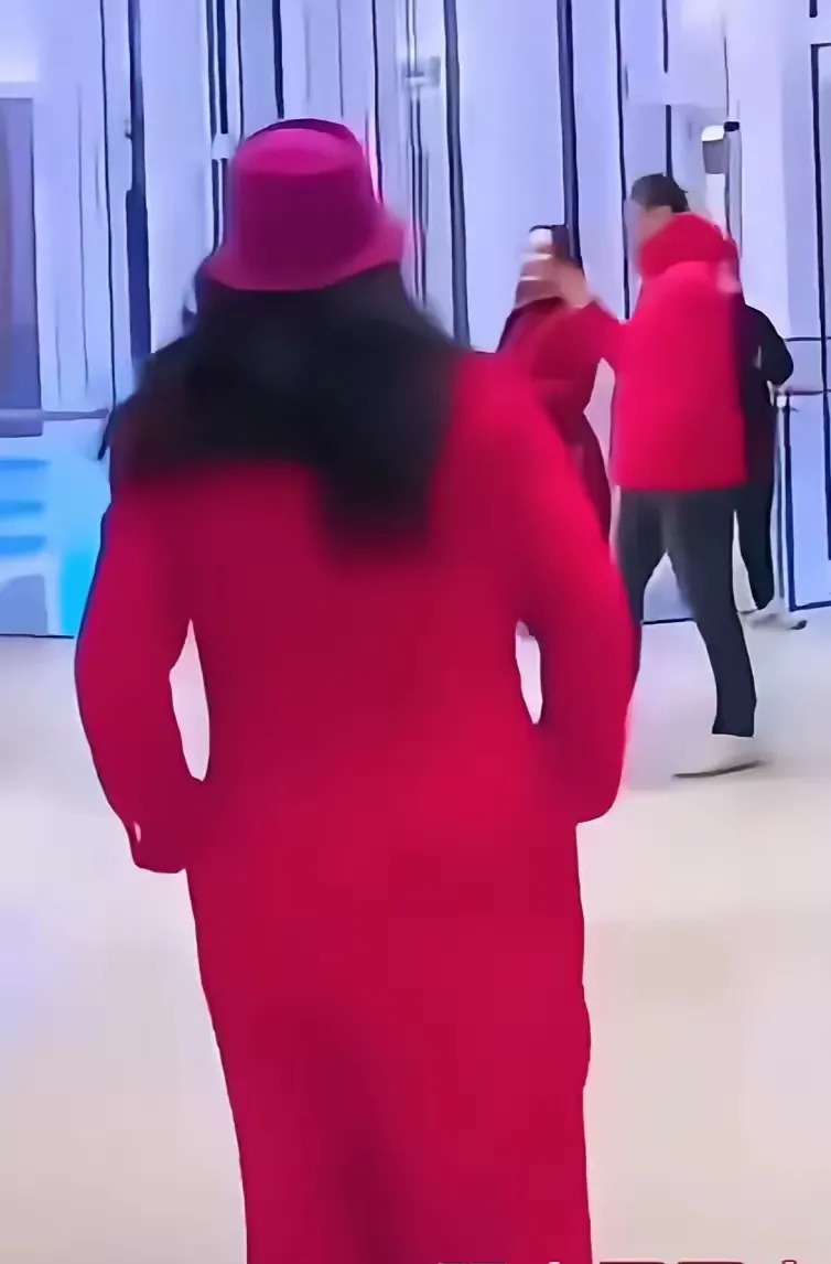 兰姐台北看孙子心情好











天哪！你们见过这么精神矍铄的老太太吗