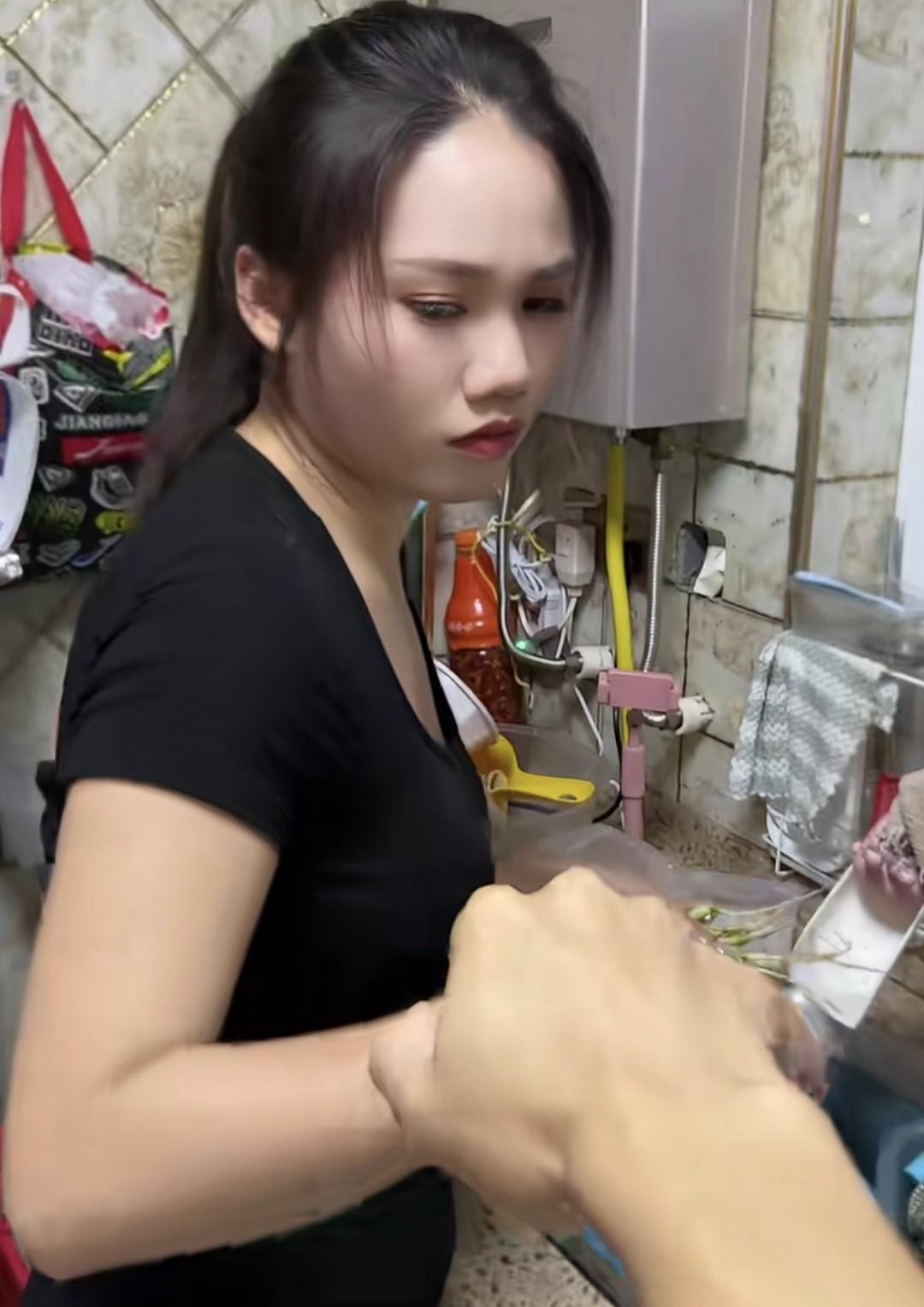 尽管我知道这是个段子
但我看了还是感觉后背发凉
这样的段子之所以能火，只是说明了