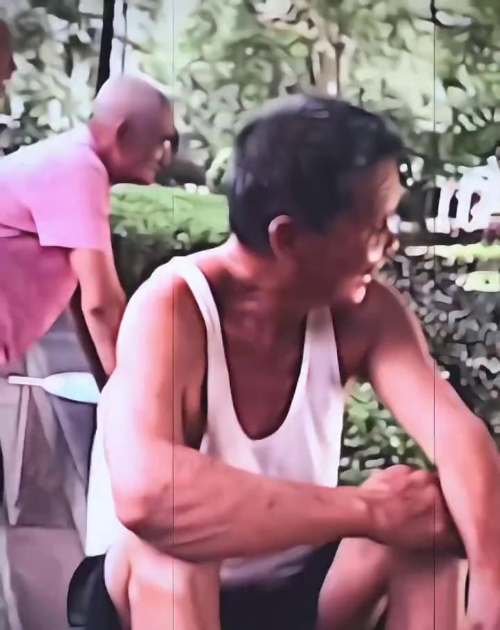 别墅里面唱开。