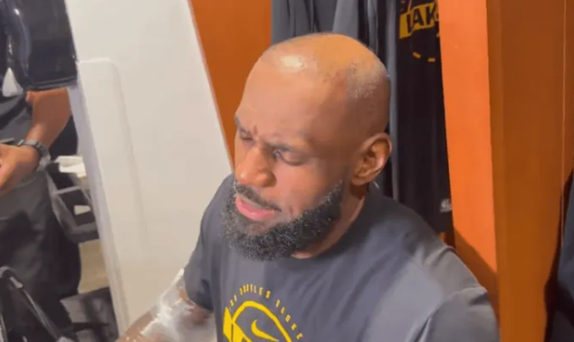 NBA常规赛全场战罢，湖人以111-103战胜鹈鹕。
赛后，詹姆斯接受了记者采访