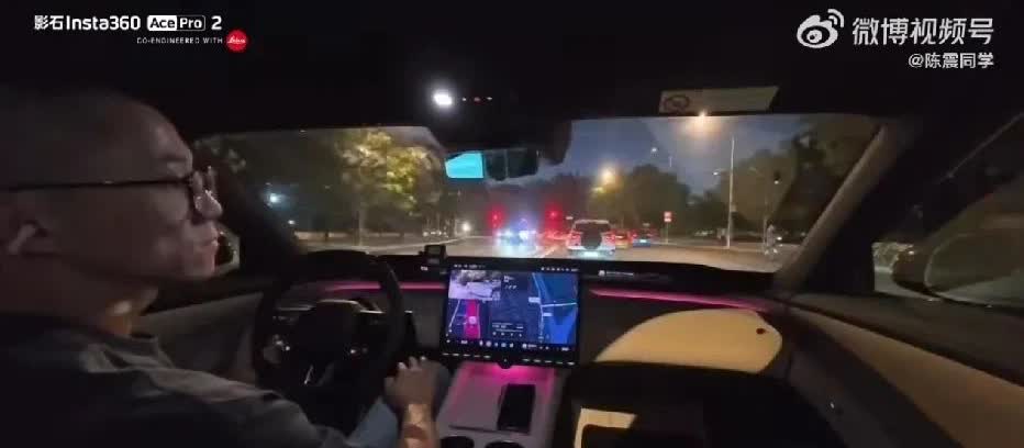 陈震：小米YU7的智驾明显比SU7 Ultra进步很多，非常丝滑。
昨天，陈震