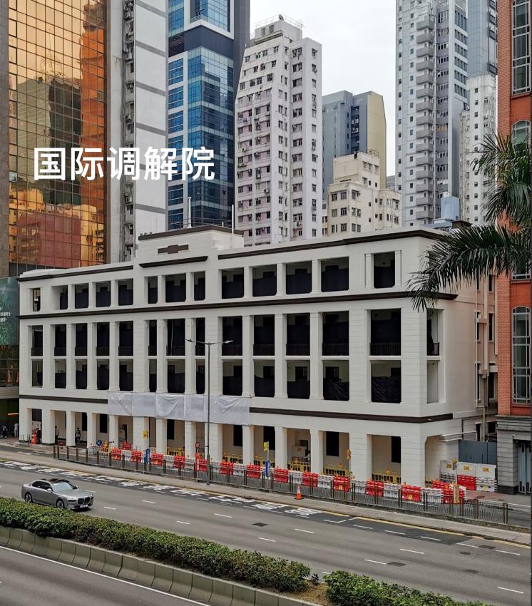 国际调解院成立的同时，联合国正准备裁员6900多人，削减20%的预算，原因是美国