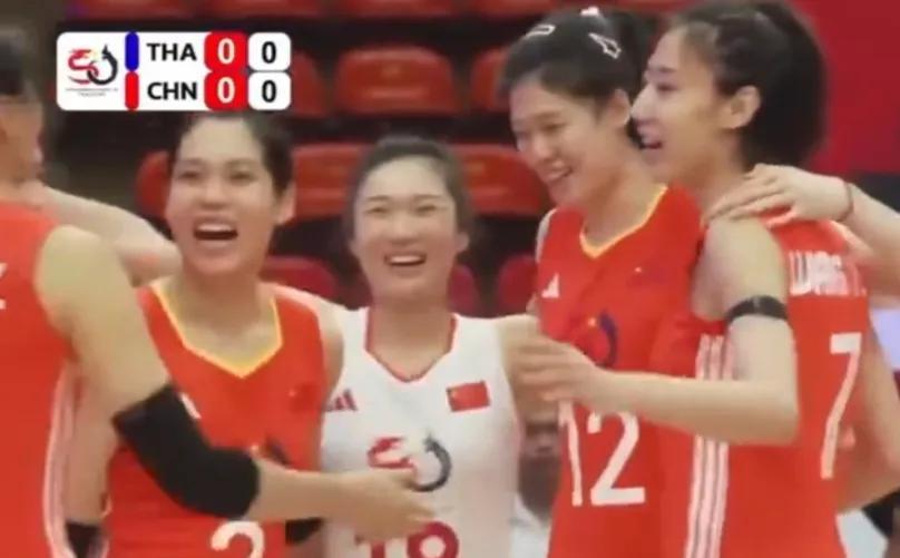 中国女排与泰国女排的友谊赛，
中国女排大比分3：0获胜，
三局比分为25-22 