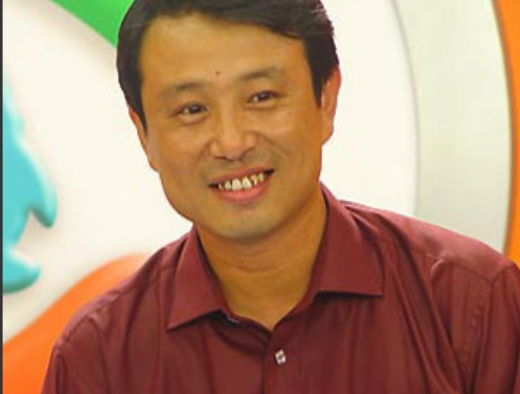 贾伦直播时被问侯耀华的事，回答得很微妙。
网友问他侯耀华怎么成了大师兄，他直接推