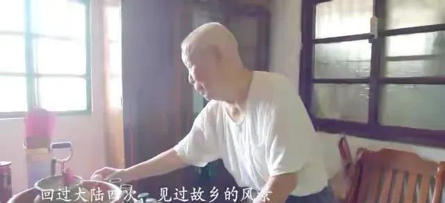 1988年，66岁赴台老兵邓雪桂在母亲坟前气得嘴唇发抖，恨不得抽弟弟大耳光。看着