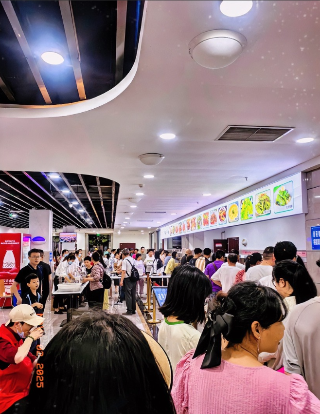 荣昌书记真是想一出是一出，

荣昌快要装不下了，

本以为各地吸引游客的法子都平