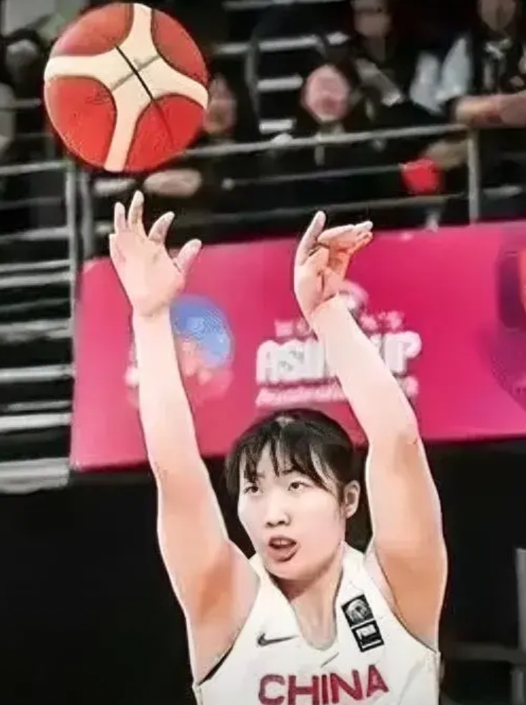 罗欣棫投篮真难看，谁教的？
现役女篮国手罗欣棫，在对阵澳大利亚热身赛当中，3分线