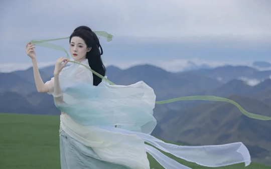 他为丫鬟推掉岳母葬礼，还带其乡邻占我马车，我看清凉薄后决意休夫远走