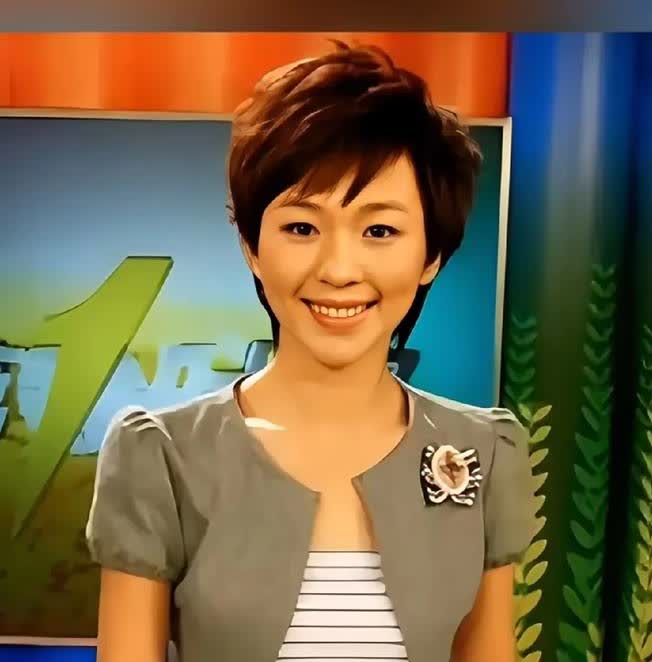 网友劝欧阳夏丹赶紧找个好人家嫁了，这并不是因为她长得特别漂亮，或是特别年轻，而是