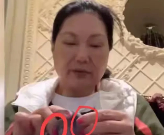 大S去世大小S母女引争议











我的天哪！这到底是怎么回事？大S