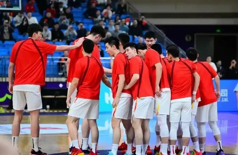 中国男篮热身赛火力全开，三分雨浇灭委内瑞拉
7月24日杭州站热身赛，中国男篮以7