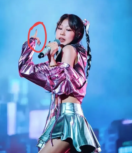 坑爹的富二代见得多了！
被爹坑的还是第一次见！
小沈阳女儿勤勤恳恳练习唱歌跳舞，