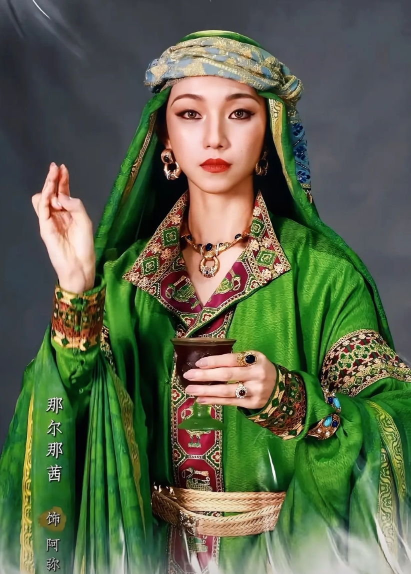 《长安的荔枝》之所以跟原著大不相同，
主要是因为要加上“阿弥塔”这个书外人物，