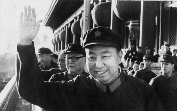 1974年夏，毛主席提出要实地看看三线建设的进展，特意带着华国锋和叶剑英一起去了