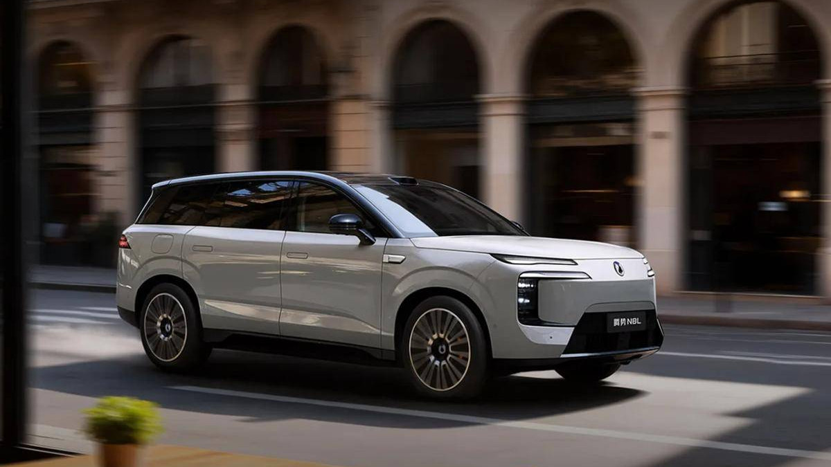 腾势、方程豹与比亚迪互相赋能，中国车企高端化之路就该这样走