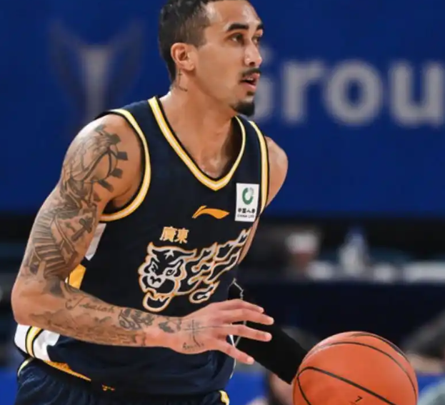 北京时间12月6日，今日的CBA俱乐部杯继续进行，赛程如下：
15：00，山东高