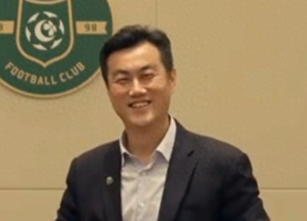 浙江队总经理焦凤波接受了记者徐毅的采访，谈到了村超与苏超的话题。
谈村超、苏超