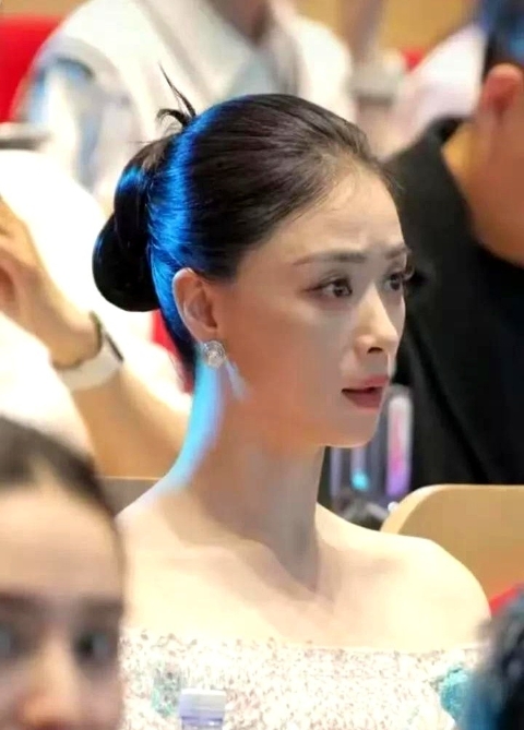 蒋欣42岁未嫁，美貌与气质成“保护色”？