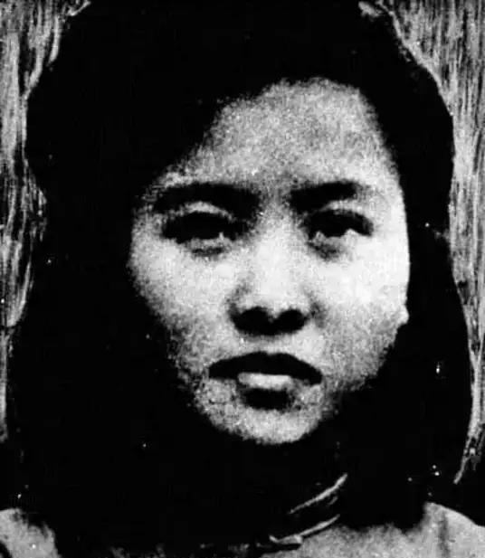 [浮云]1949年，朱世君被捕，在被押往渣滓洞的路上，一位潜伏的地下党员冒险想营