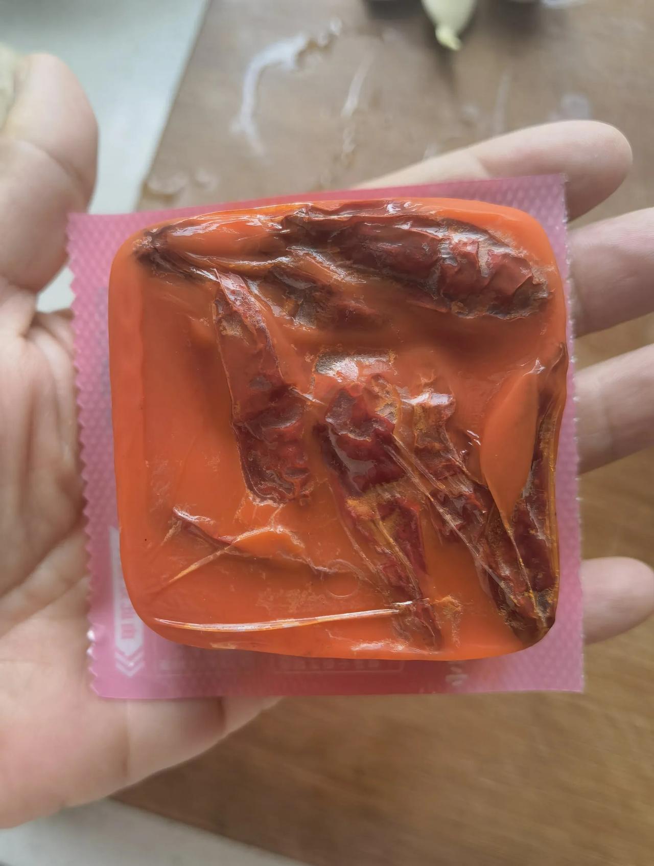 来了来了，你要的麻辣烫教程来了@心如止水 
必须要用到的调料：火锅底料，芝麻酱，