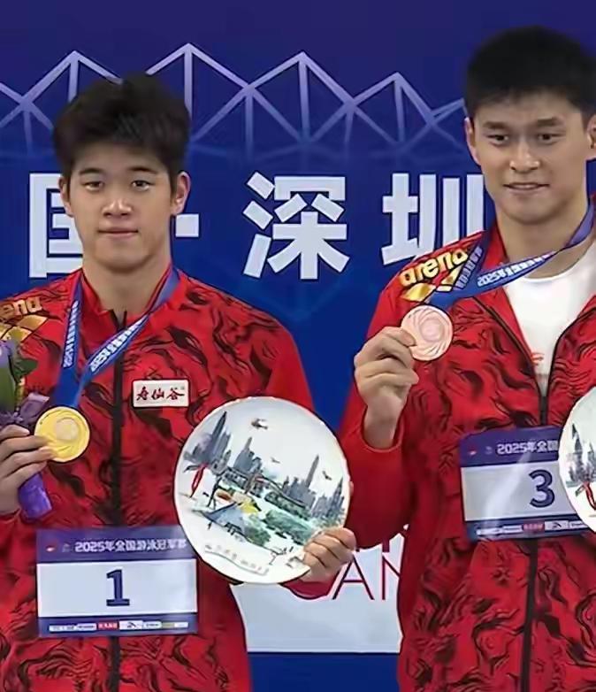 孙    杨，世锦赛17枚奖牌，11金；
潘展乐，世锦赛5枚奖牌，4金；
覃海洋