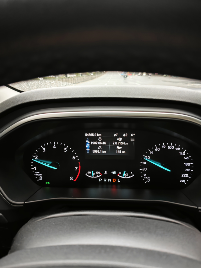 福克斯油耗高你们有没有
三缸机也是醉了 加100元的油跑100公里也是服了
实测