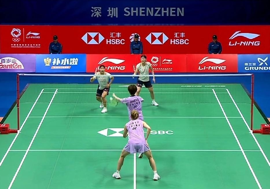 2025年中国羽毛球大师赛，女双半决赛贾一凡/张殊贤21-7，21-14战胜白荷