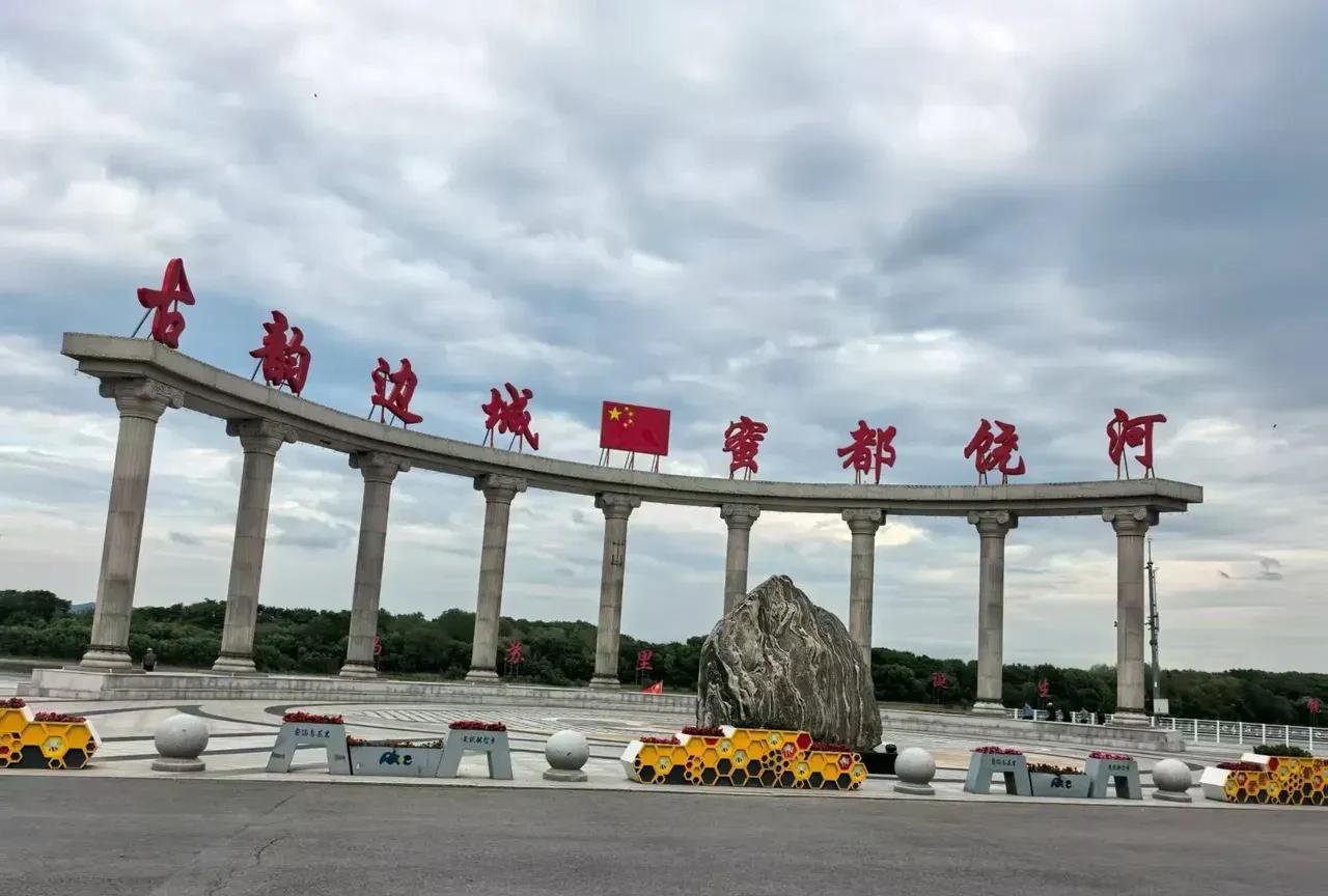 我高中的班主任，生气起来说话的方式和语气也很扎人心，对于我这么敏感的人来说为此也